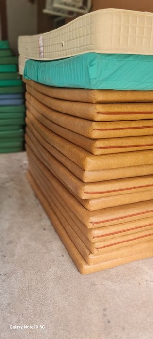 Vând saltele din  burete cu husa din piele cu fermoar 90x190 cm