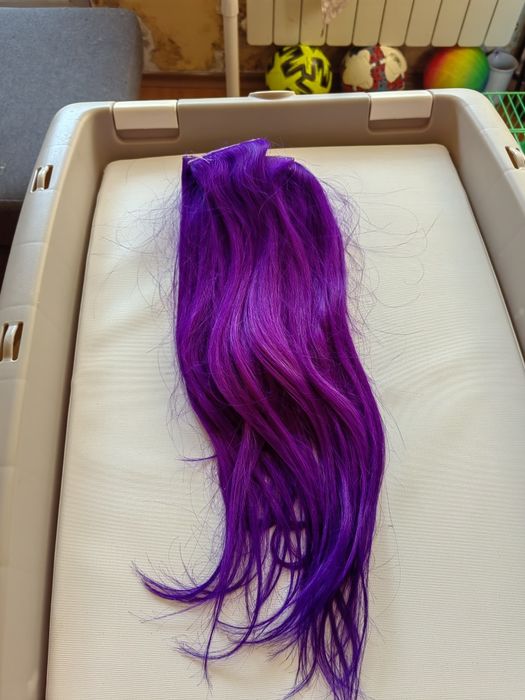 Екстеншъни в лилаво.