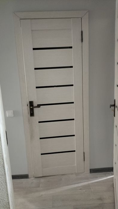 Есік сатылады орта жағдайда.