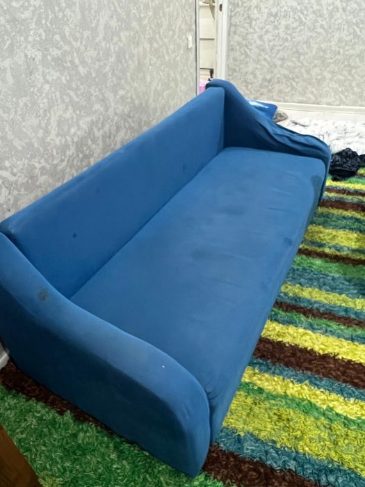 Продам диван старый срочно