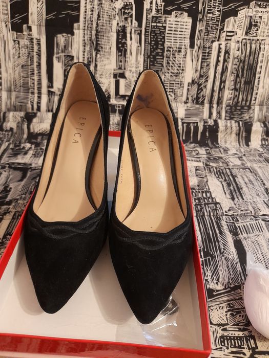 Pantofi noi, piele intoarsa