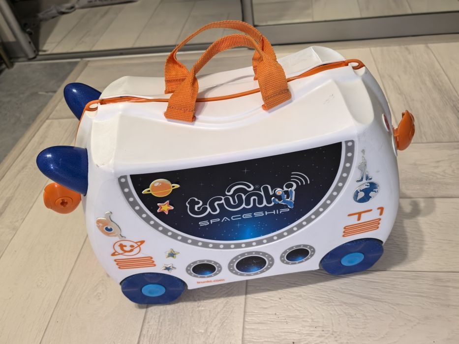 Продам чемодан trunki для детей на колёсах