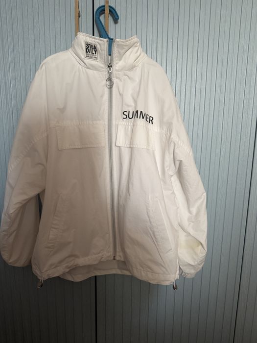 Продам ветровку на девочку