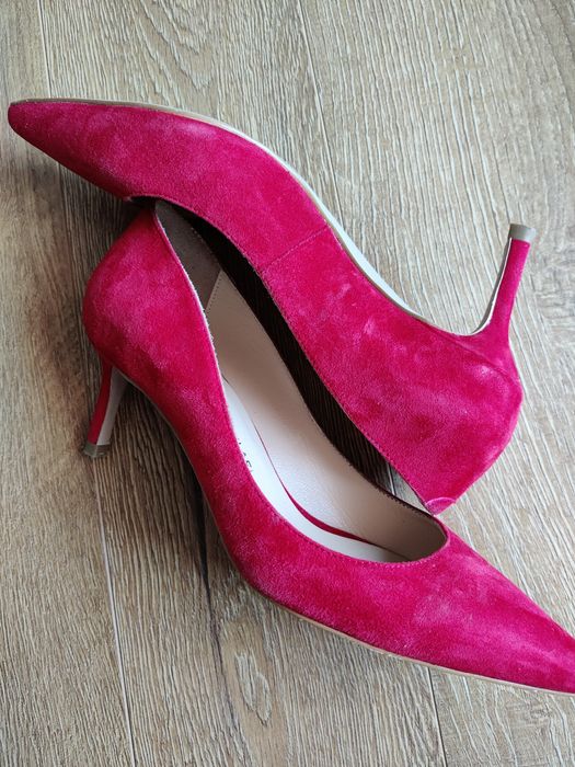 Стилето токчета велурени