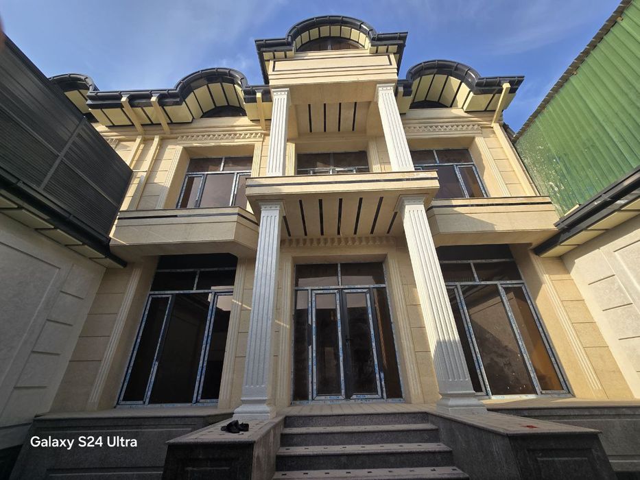 Срочно продаётся 2х-этажный дом