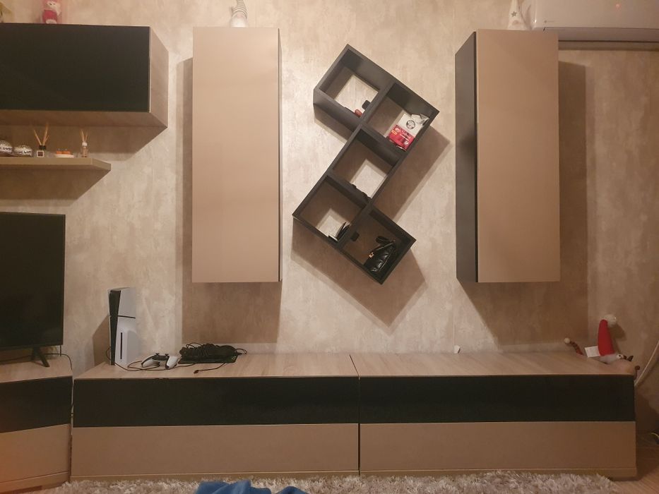 Vând mobila de sufragerie