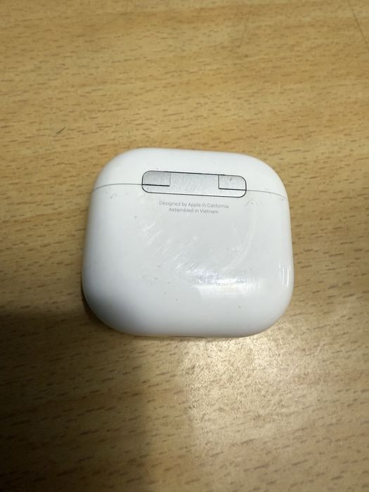 Кейс без наушников AirPord 4