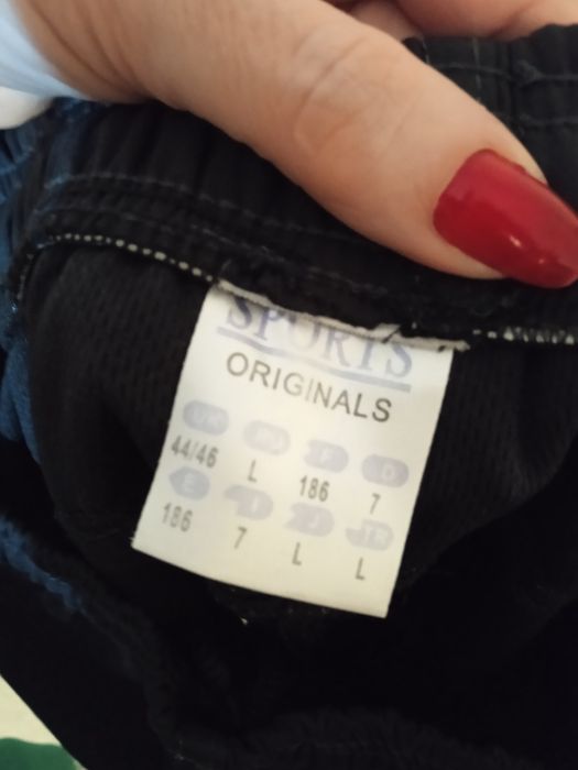 Продам брюки и трико на мальчика.