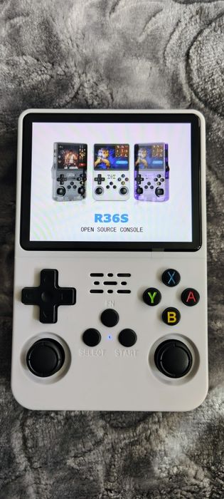 Iluminat cu ips R36s k Game boy