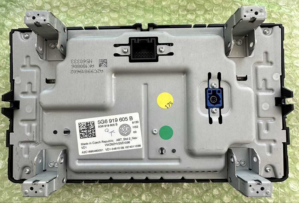 Display Infotainment cu ramă pentru VW Passat B8
