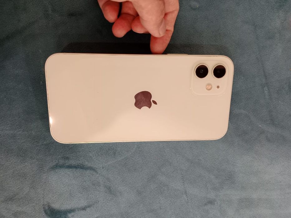 Продам Iphone 12