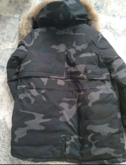 Продам зимнюю курту (парку)