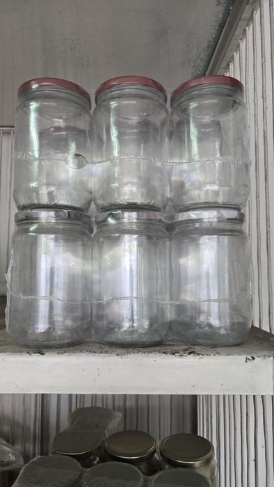 Нови празни буркани с капачка