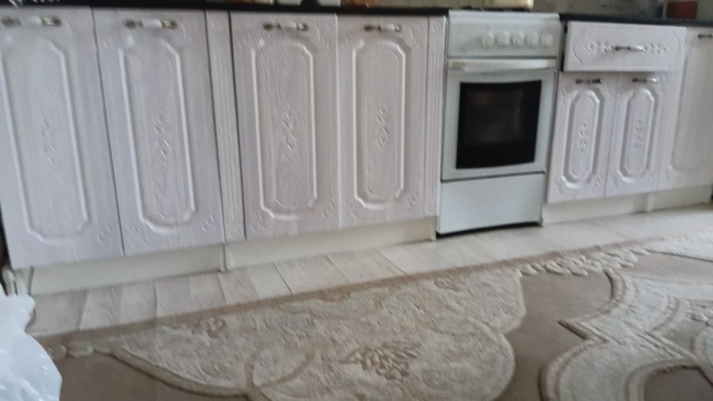 ЖК телевизор марки   AOс, гарнитуры
