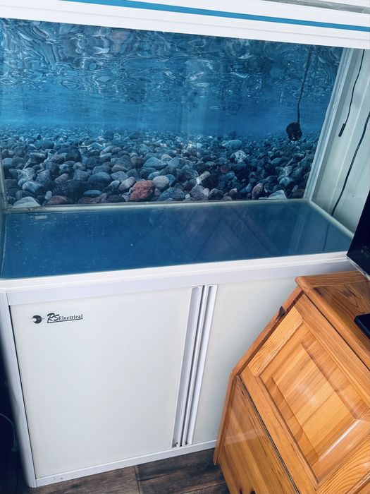 Продавам аквариум