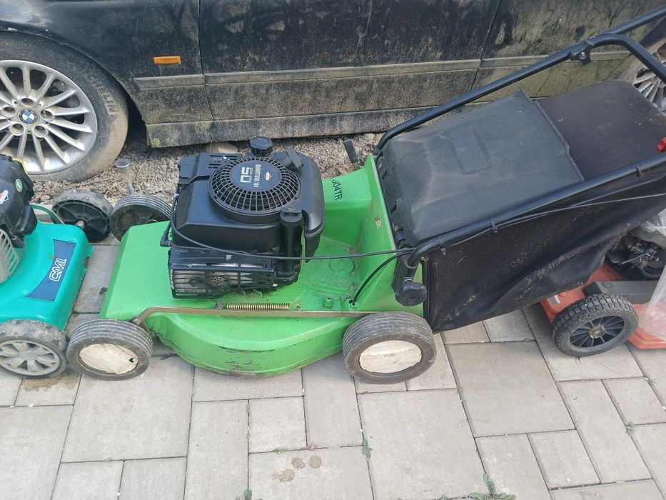 Mașină de tuns iarba-BRIGGS&STRATON și  Honda+Husqvarna cu tracțiune