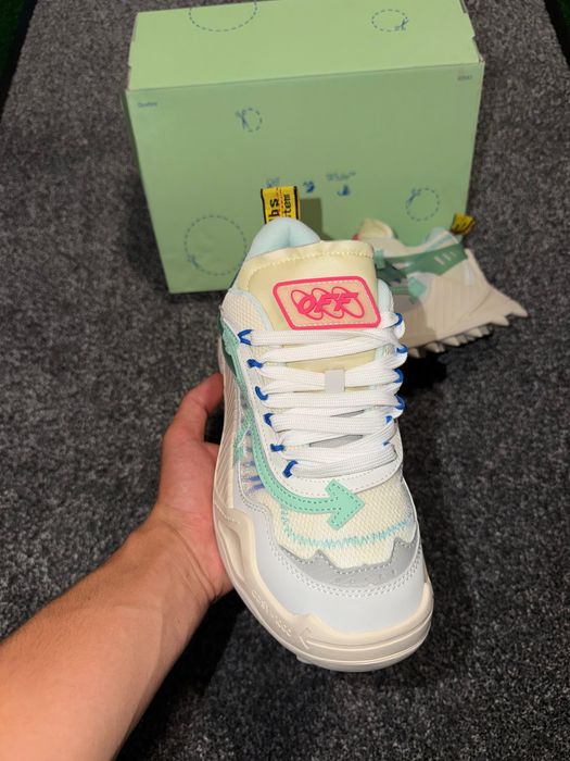 Off white odsy.