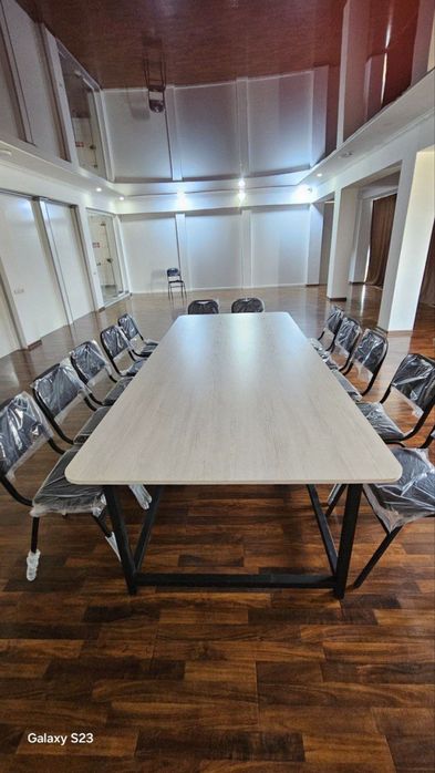 Loft konferensiya stoli 2.70×1.20 | Ofis / o‘quv markaz uchun