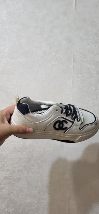 Продам новые кроссовки