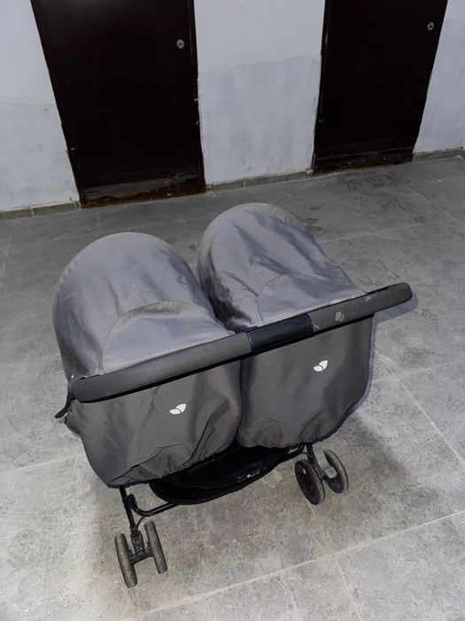 Продается коляска для двойни, погодок