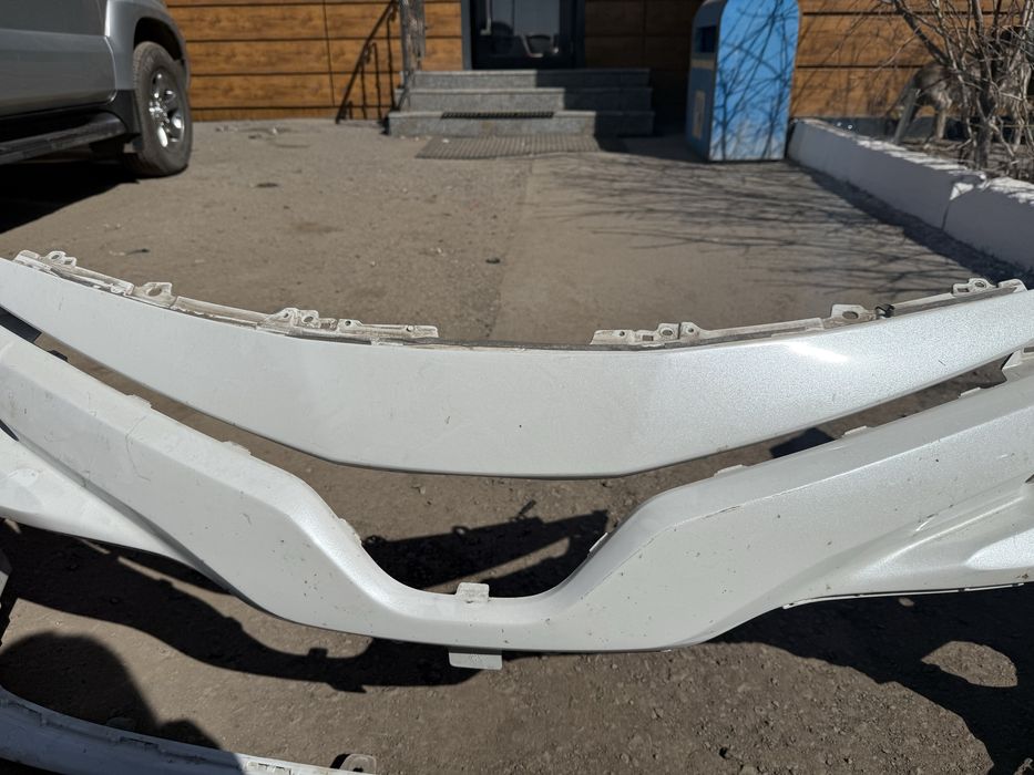 Оригинальный бампер на Camry 70
