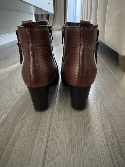 Ghete din piele naturala