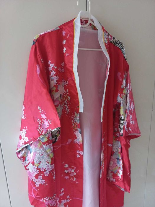 Красиво кимоно дълго универсален размер