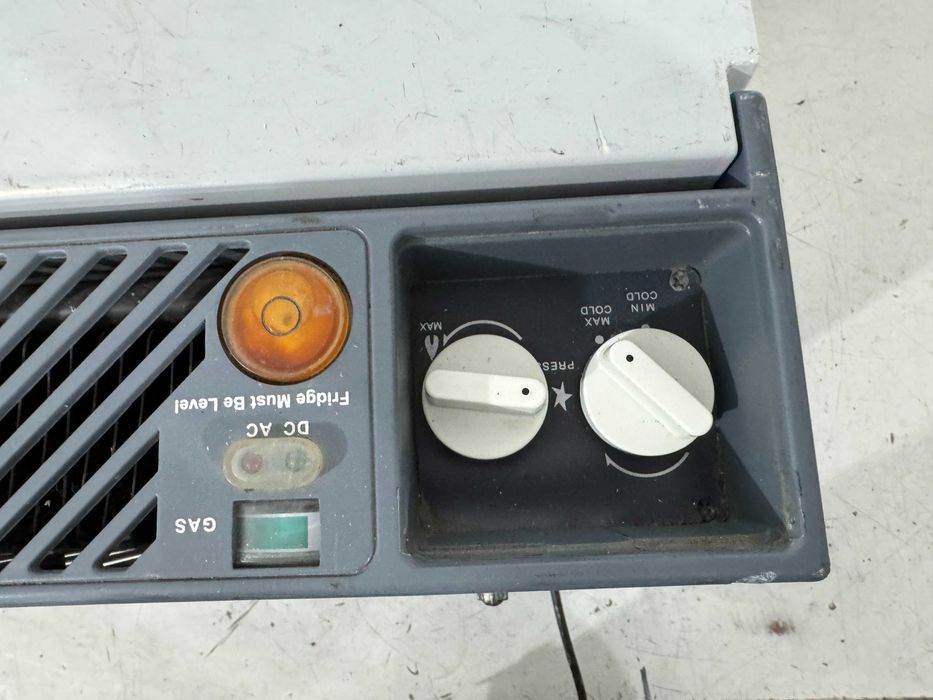 Хладилник на ток и газ - Royal