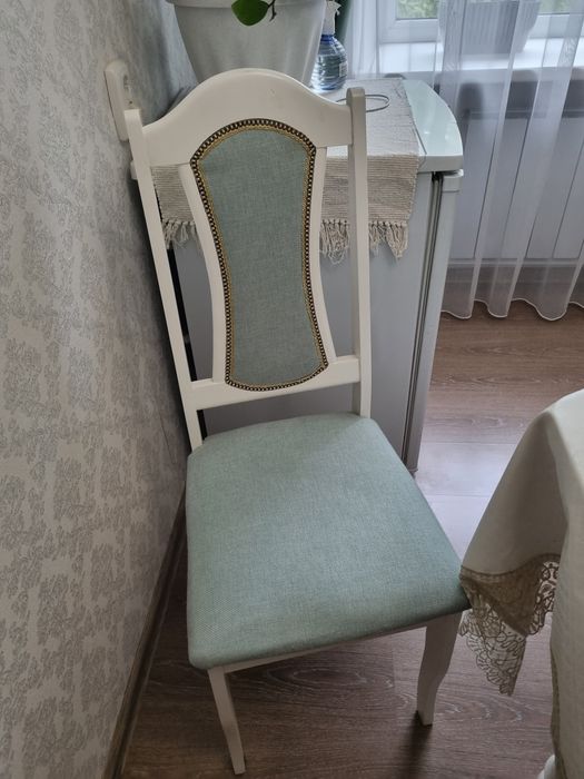 Продам стол и стулья