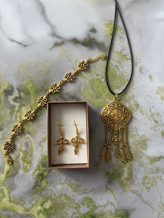 Национальные украшения !