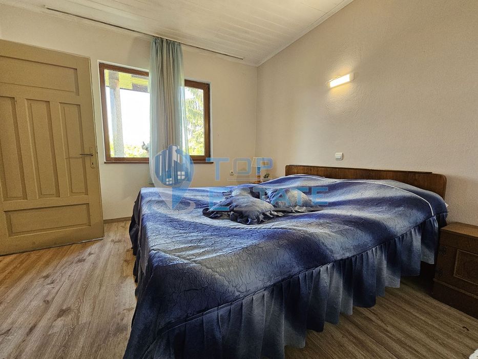 Имение с над 5 декара двор и две къщи в с. Паскалевец, област В. Търн