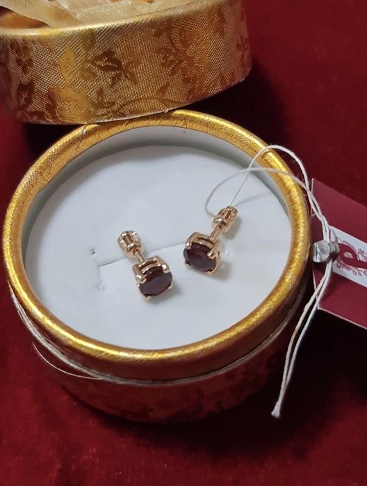 Новые золотые пусеты с гранатами