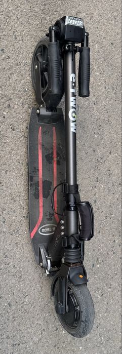 Trotineta electrica E-TWOW MASTER, viteza 25km/h, autonomie 40km, rulaj 137km, ca noua.