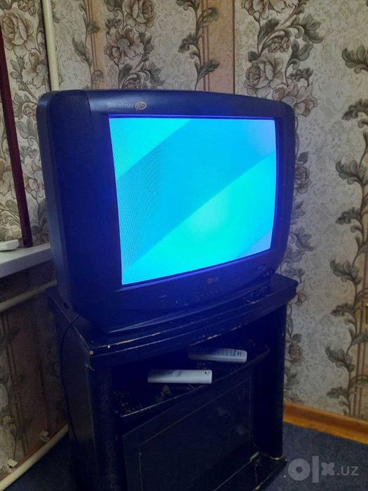 телевизор LG цветной 2 та