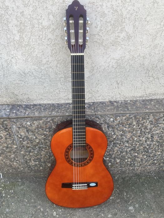 Valencia CG160. Valencia CG160.