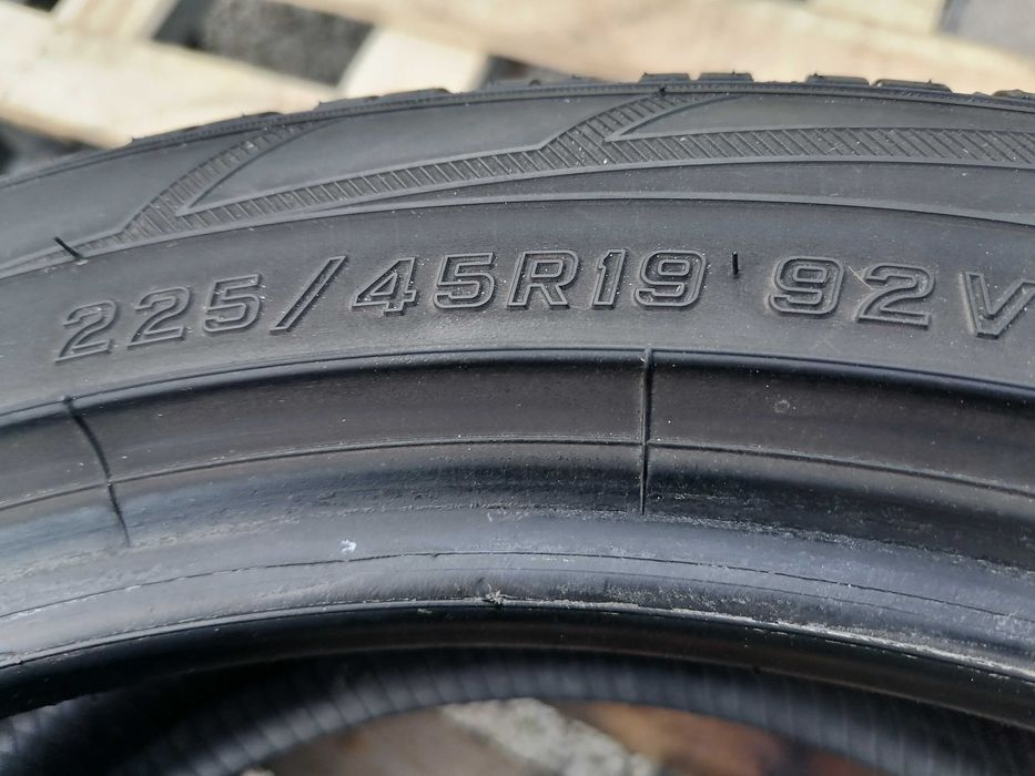 2 бр. Falken 225/45R19