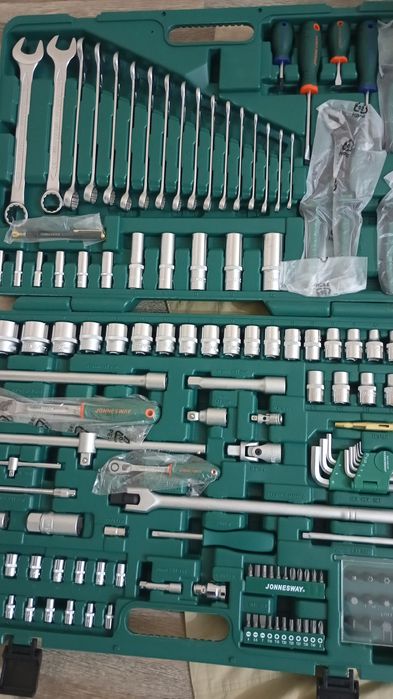 Набор инструментов  JONNESWAY 142 предмета Made in AMERICA