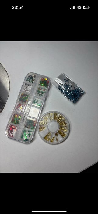 Accesorii unghii, tatuaje, carton invatare model