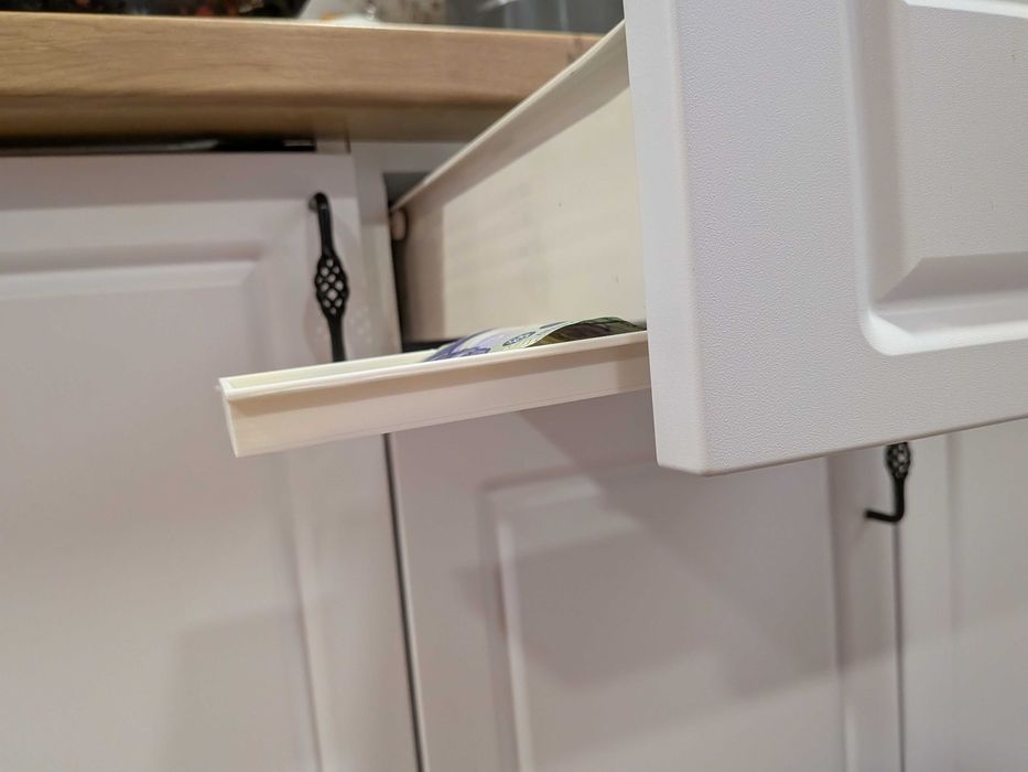 Compartiment Secret - Seif Ascuns sub Sertar Alb