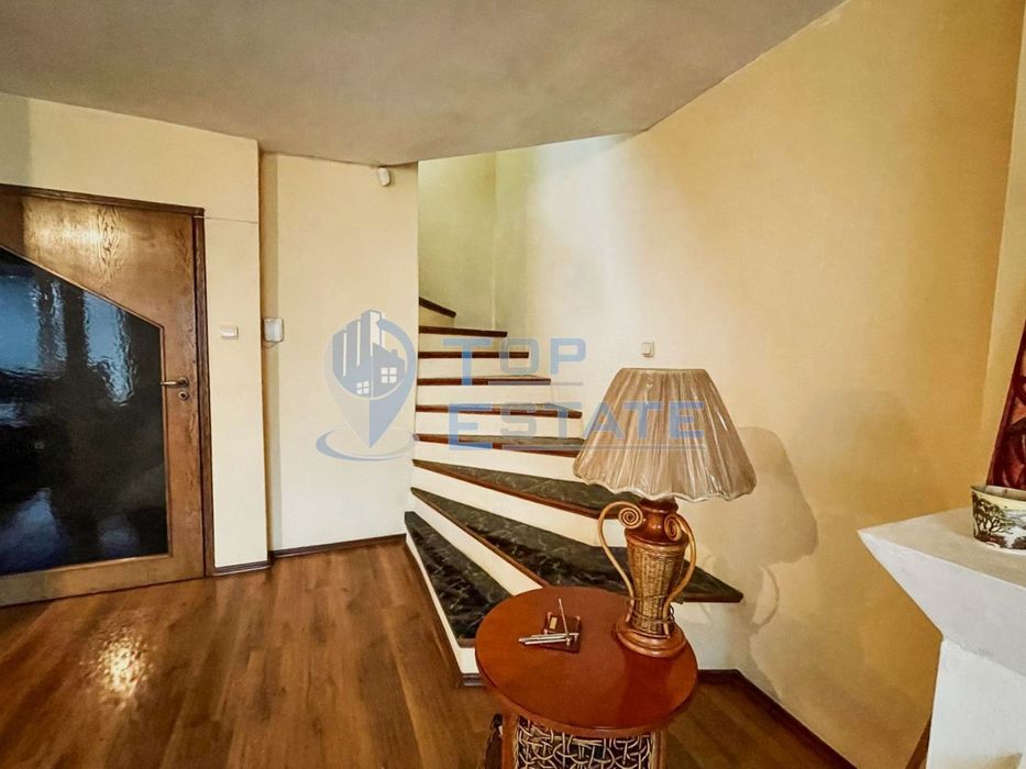 Четириетажна къща в кв. Варуша, Велико Търново