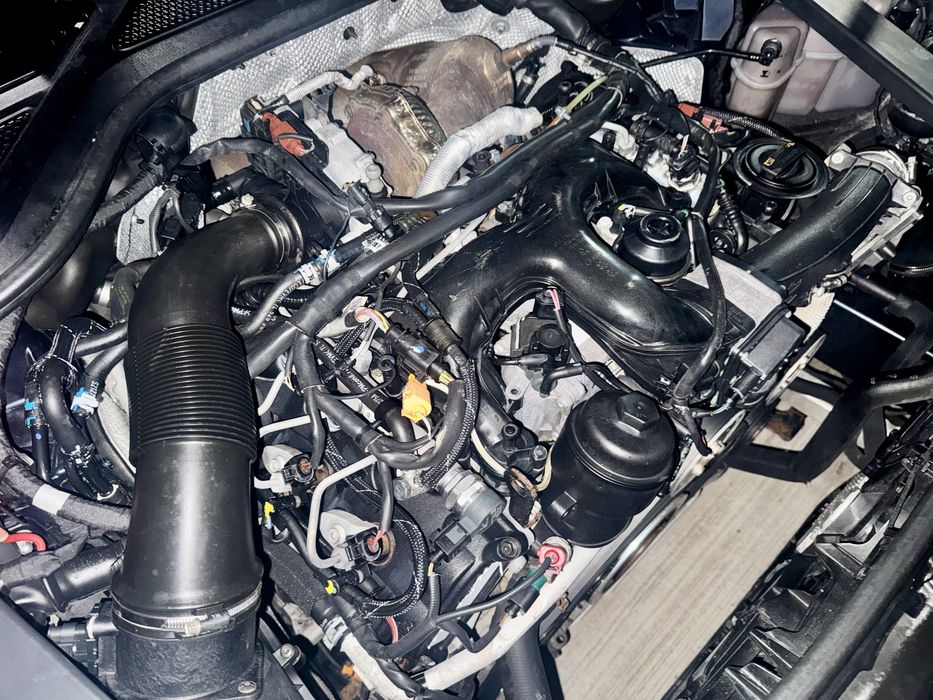 Dezmembrez Audi A8 an 2011 motor 3.0 V6 masina arata ca noua volan drp