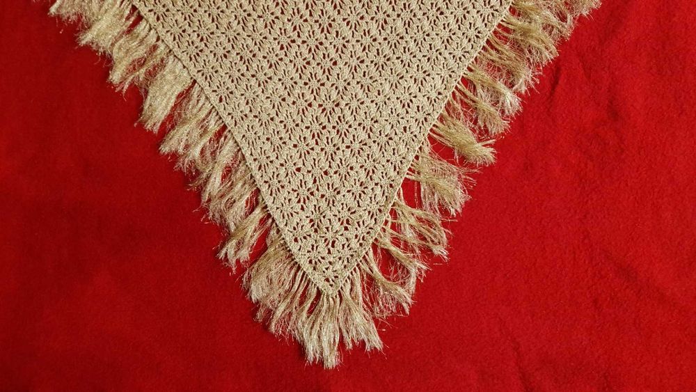 Красив официален шал