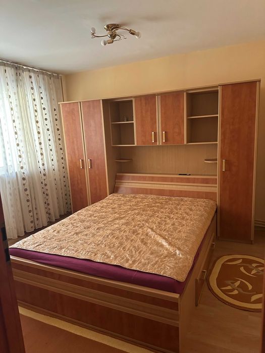 Proprietar inchiriez apartament 3 camere