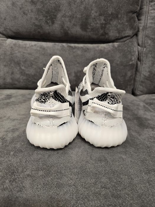 Adidas yezzy nr 41 42 43 44 45 pret 350 lei