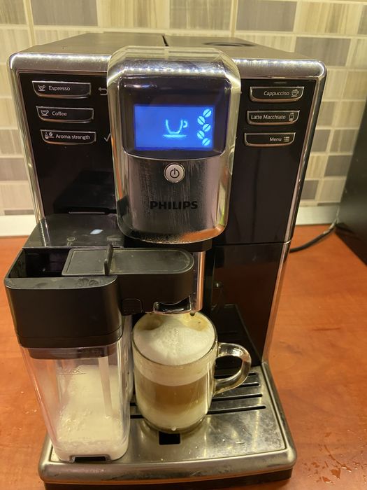 Expresor cafea Philips cu cana de lapte