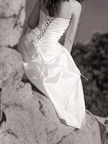 Сватбена рокля екрю