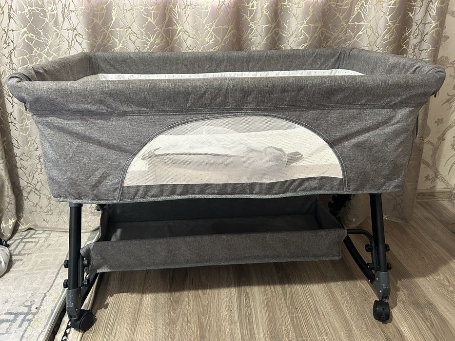 Детская кровать манеж на колессах