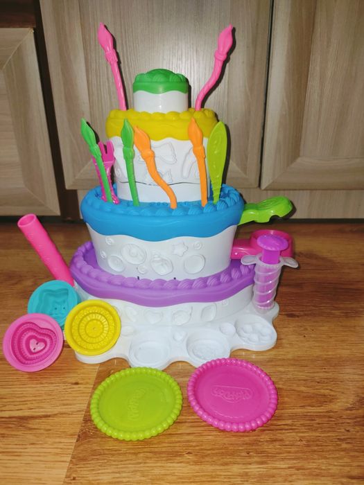 Срочно Hasbro набор "Праздничный торт Play-Doh" 5000