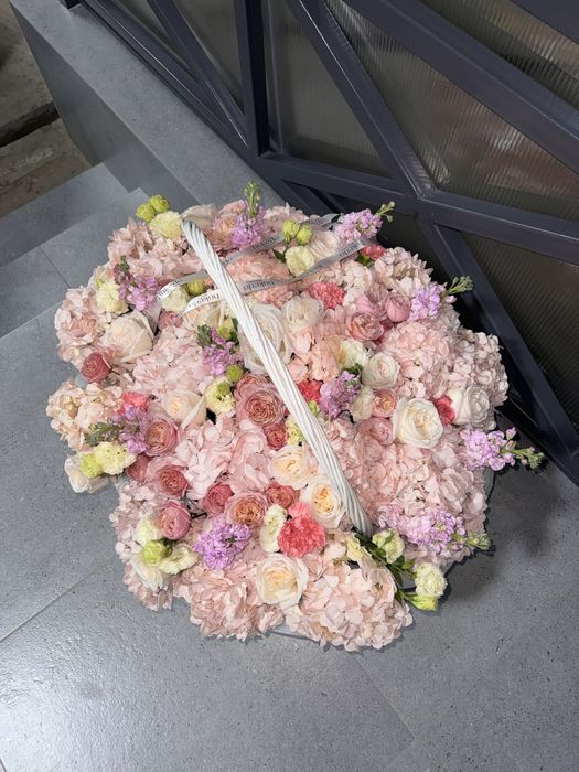 Большая корзина цветов