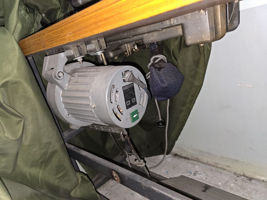 Продам швейную машинку